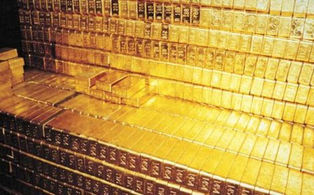 Gold price firms in holiday-thinned trade, spotlight on Fed and Trump policies