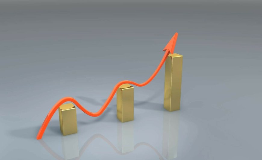 Gold prices surge past $2220/oz