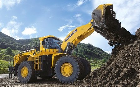 Komatsu Europe introduces new WA700-8 wheel loader